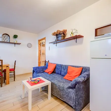 Apartment La Tana Dell'ermellino 3 In Out - Happy *